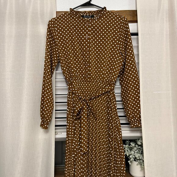 Simplee Apparel Dresses & Skirts - Midi Polk A Dot Dress.